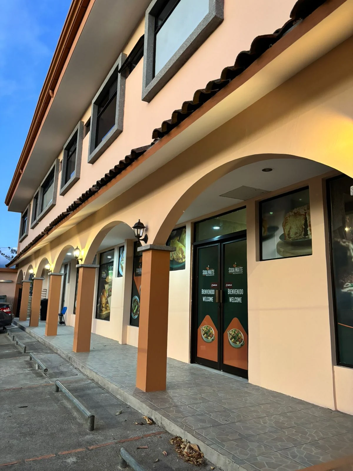 Fachada de Soda Maite en Plaza Jireh, Lagunilla