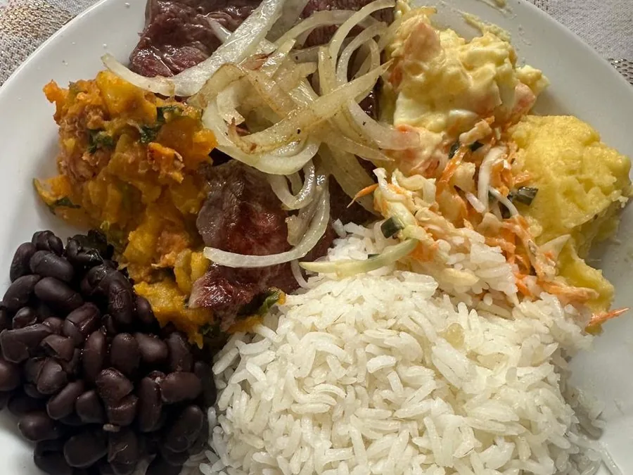 Casado completo para almuerzo de oficina