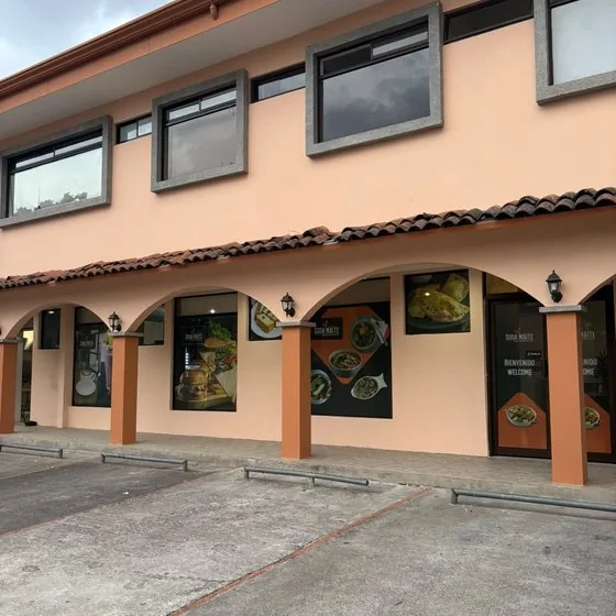 Fachada de Soda Maite en Plaza Jireh, Lagunilla
