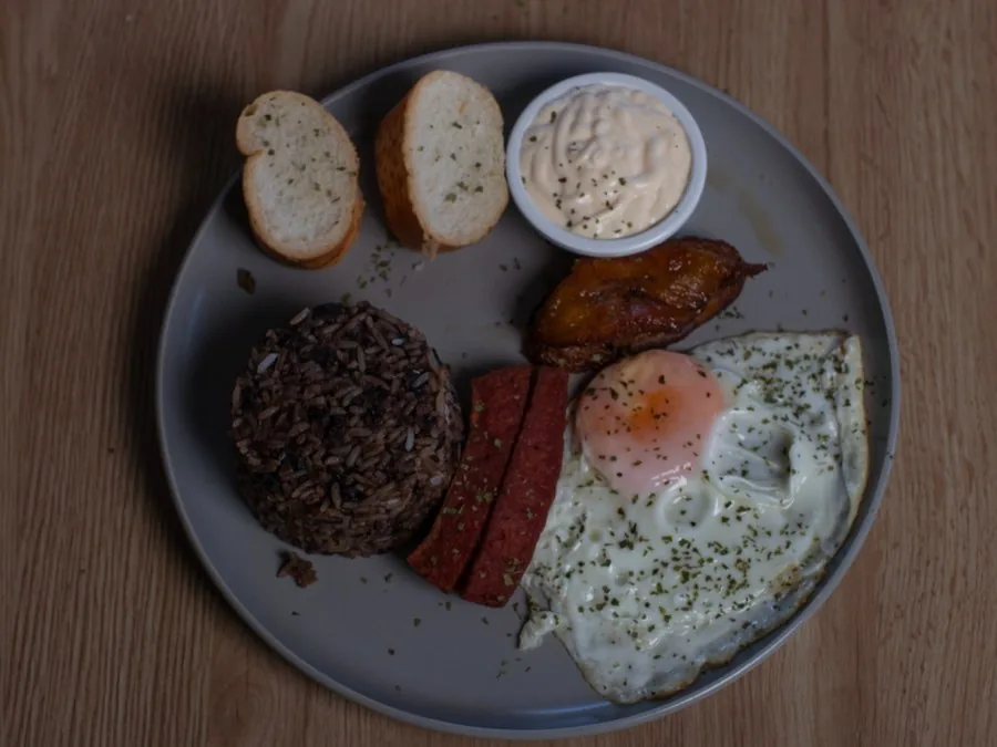 Pinto con carne en salsa